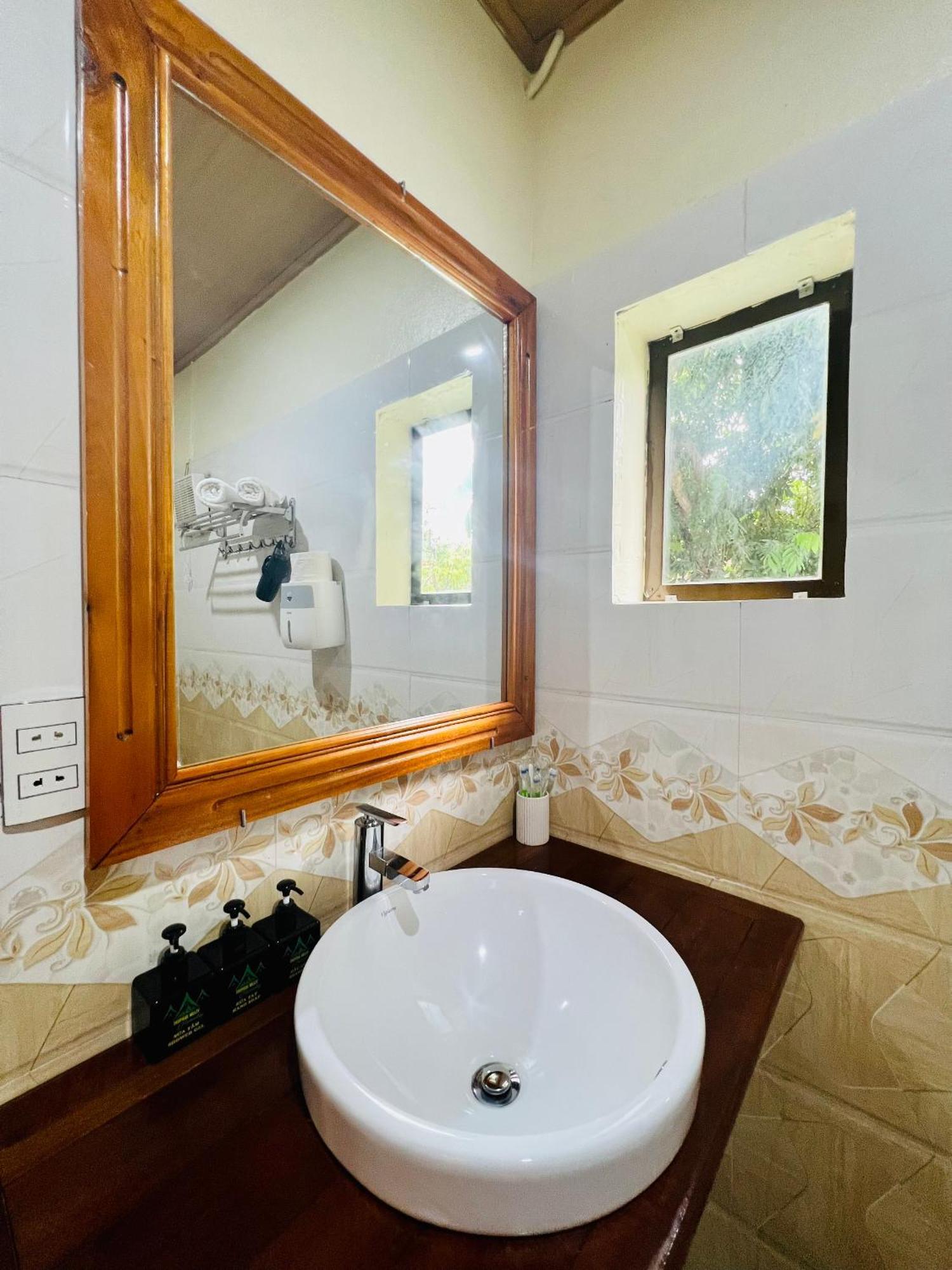 Tropical Valley Homestay - Villas Phong Nha Extérieur photo